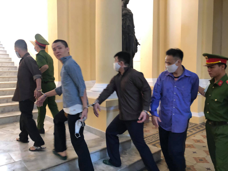 Các đồng phạm của Tuấn 'khỉ' tại phiên tòa.