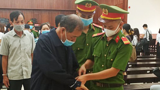 Ông Trầm Bê sau buồi xét xử. Ảnh: Tân Châu.