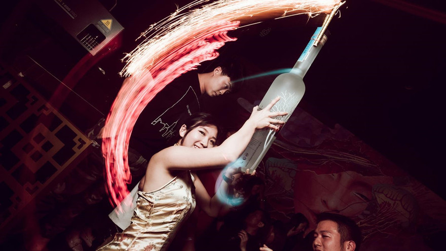 Những cô gái Thái ôm mộng đổi đời ở hộp đêm Singapore