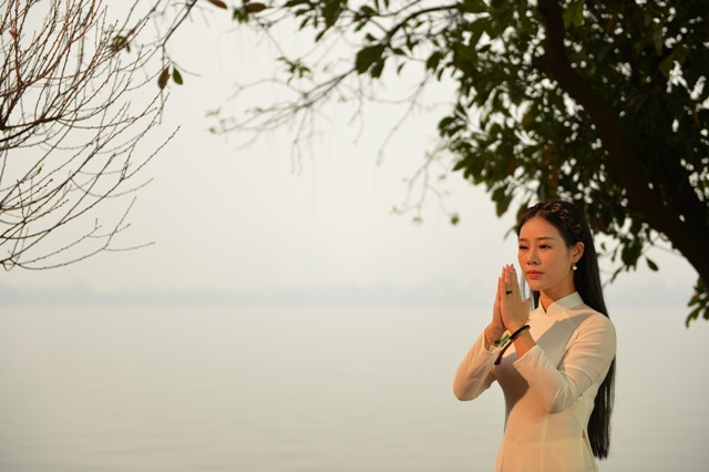 Hoa Trần làm MV "Chiều phủ Tây Hồ" đậm màu sắc đạo Mẫu