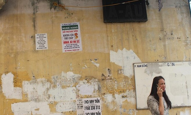 Lãi suất tín dụng đen lên đến cả trăm % mỗi năm nhưng để vay được, người có nhu cầu cũng phải chật vật. Ảnh: Quang Thắng.