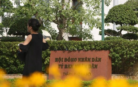 Cán bộ, công chức, viên chức thủ đô được đề nghị ăn mặc gọn gàng, lịch sự khi đến công sở. Ảnh minh họa: Vnexpress.