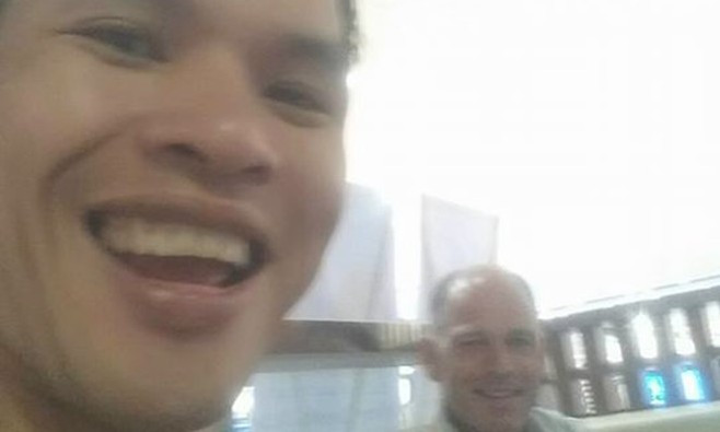 Dũng và bạn trai người Hà Lan. Ảnh: Facebook.