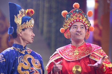 Ca sĩ Minh Quân gây ấn tượng đặc biệt khi vào vai Thiên Lôi trong một số chương trình Táo quân.