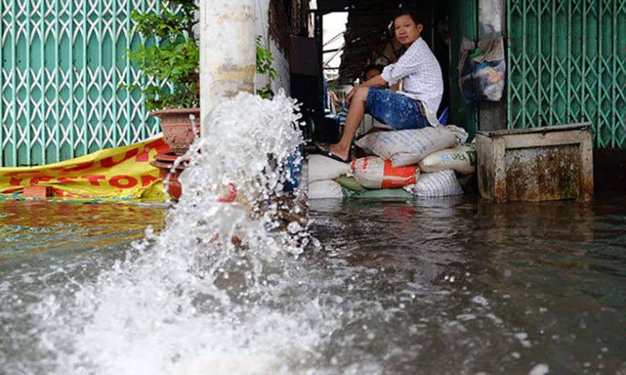 Dự án Rạch Ông Búp chậm triển khai gây ngập khu dân cư đường Chiến Lược (quận Bình Tân).