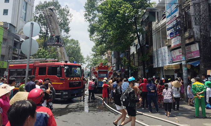 Lực lượng PCCC tại hiện trường.