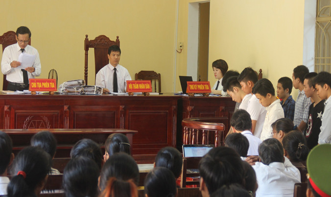 Xét xử nhóm lừa đảo 9x.