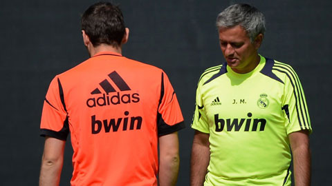 HLV Mourinho từng khiến Casillas bị mất suất đá chính ở Real.