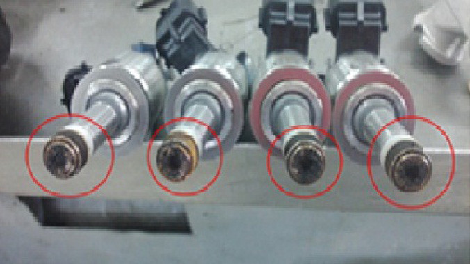 Hiện tượng muội than bám ở đầu kim phun. Ảnh: Thaco.