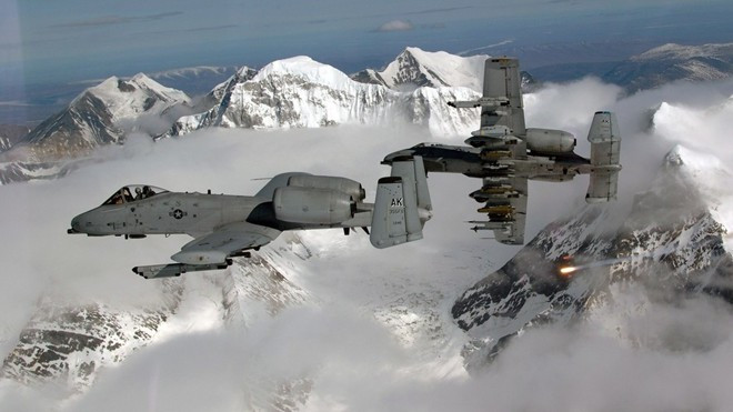 “Thần sấm” A-10 là sản phẩm do hãng Fairchild Republic sản xuất vào thập niên 70 với nhiệm vụ hỗ trợ trên không. 