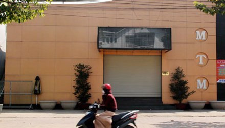 Quán bar mà nhóm thanh niên cầm mã tấu xông vào chém loạn xạ. Ảnh: Hoàng Trường/VnExpress.