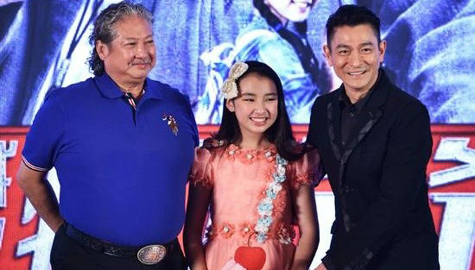 Hồng Kim Bảo trong sự kiện mới cùng Lưu Đức Hoa. Ảnh: Sina.