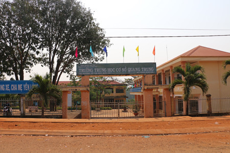 Trường THCS Quang Trung nơi xảy ra vụ việc.
