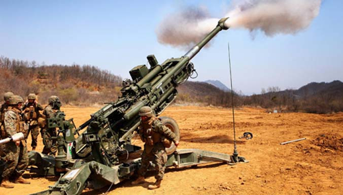 Pháo M-777 của quân đội Mỹ khai hỏa. Ảnh: Military.com
