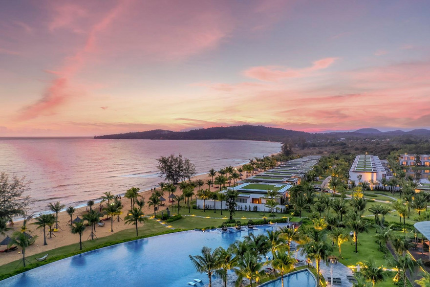 Bãi Ông Lang - nơi chiêm ngưỡng ánh hoàng hôn tuyệt đẹp Việt Nam.