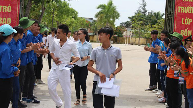 Các thí sinh thực hiện xong môn thi Toán.