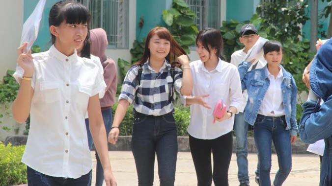 Thí sinh thở phào sau đề thi môn Toán.