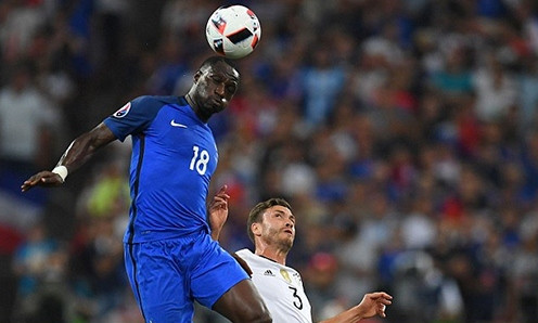 Sissoko giúp Pháp tấn công mạnh mẽ hơn, trong khi vẫn đảm bảo được sức mạnh cơ bắp ở khu vực giữa sân. Ảnh: AFP.