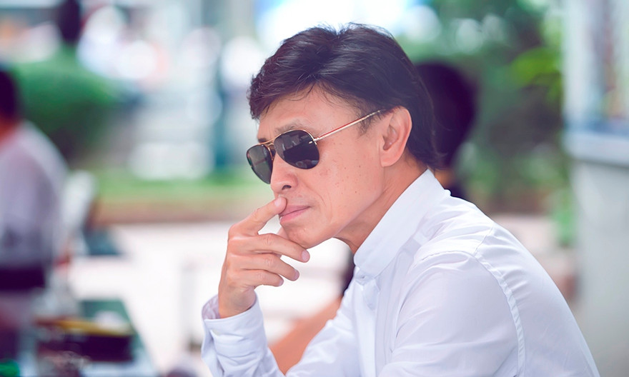 Danh ca Tuấn Ngọc khiến nhiều người hâm mộ bất ngờ khi xuất hiện trong đêm nhạc của Hồ Ngọc Hà.