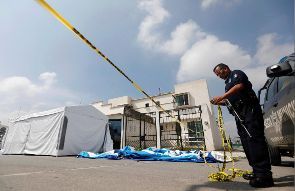 Cảnh sát phong tỏa hiện trường vụ việc. Nguồn: Reuters.