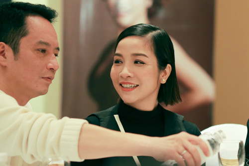 Nhạc sĩ Anh Quân lặng lẽ chăm sóc cho Mỹ Linh suốt 18 năm hôn nhân.