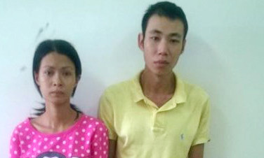 Hai vợ chồng Mi và Hào tại cơ quan công an - Ảnh: Thiên Long