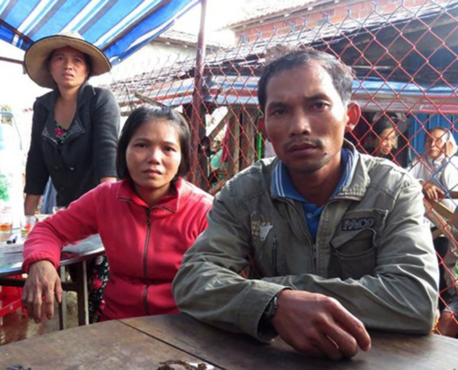 Thân nhân gia đình đau buồn trước cái chết của Danh. Ảnh: N.Huy