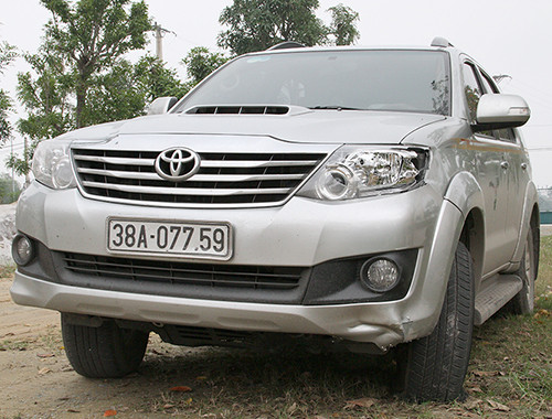 Chiếc xe gây tai nạn tại trụ sở công an huyện Thạch Hà. Ảnh: VnExpress