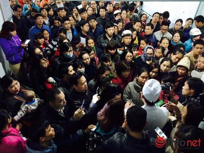 Đại diện phòng tiêm chủng đã gặp người dân xin lỗi và giải thích về sự cố dừng tiêm ngay từ ngày đầu tiên có vắc xin 5 trong 1 pentaxim