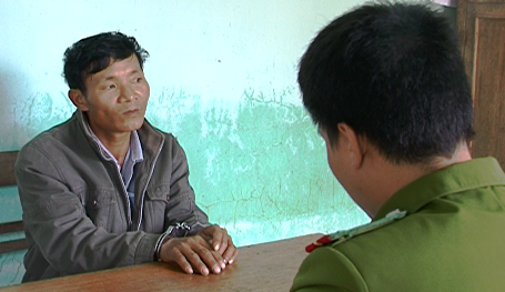 Đối tượng Trần Văn Bình tại cơ quan công an