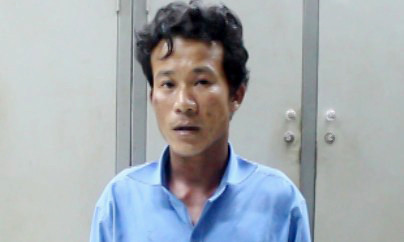 Nghi can đang bị công an bắt giữ. Ảnh: Khánh Trung