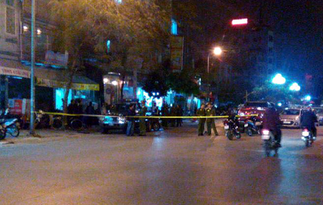 Cảnh sát khoanh vùng, khám nghiệm hiện trường