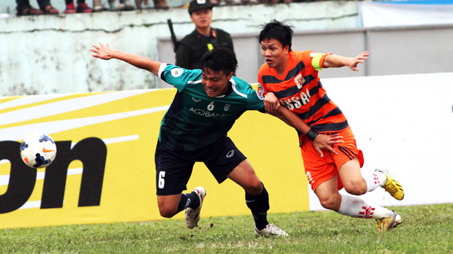 Trận thắng Yangon United trên sân Ninh Bình (ảnh) cũng được cho là đã bị các cầu thủ Ninh Bình tổ chức cá độ, theo tiết lộ của ông bầu Hoàng Mạnh Trường sau cuộc gặp với các cầu thủ đêm 14/4. Ảnh: VSI