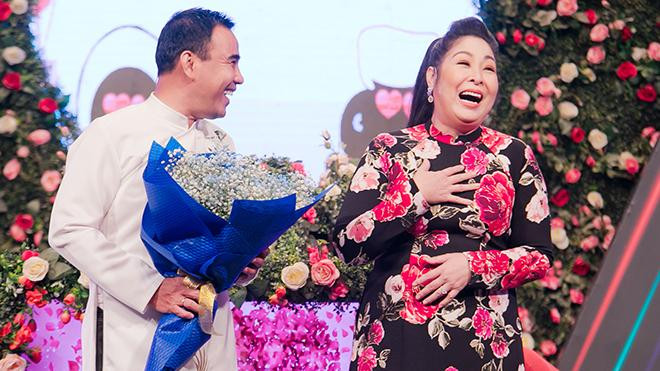 Showbiz 29/10: NSND Hồng Vân ngừng dẫn ‘Bạn muốn hẹn hò’ và sẽ sang Mỹ một thời gian