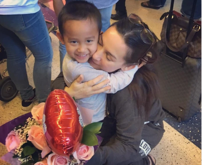 Showbiz 30/10: Wendy Phạm hé lộ hình ảnh con trai đón bà ngoại Phi Nhung ở sân bay