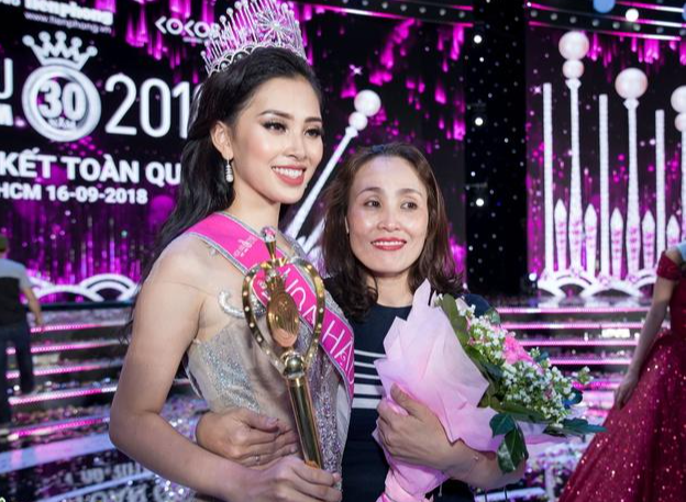 Hoa hậu Tiểu Vy chia sẻ xúc động về mẹ nhân ngày Phụ nữ Việt Nam