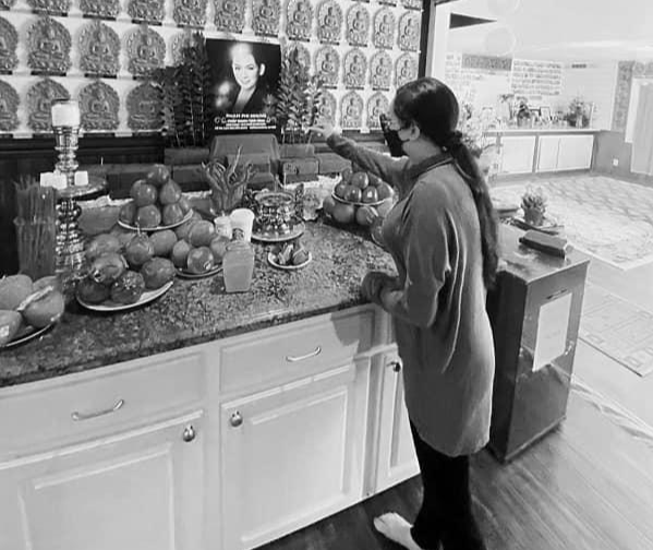 Showbiz 16/10: Như Quỳnh viếng Phi Nhung và dòng trạng thái xúc động