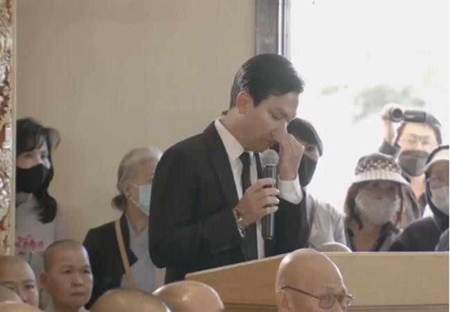 Mạnh Quỳnh bật khóc khi chia sẻ về Phi Nhung. 