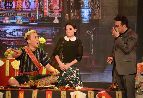 MC Trấn Thành- cố ca sĩ Phi Nhung- cố nghệ sĩ Chí Tài trên sân khấu hài. 
