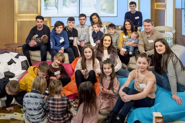 Hình ảnh của đại gia đình trong chương trình This Morning (Ảnh: Ken McKay / ITV / REX / Shutterstock)