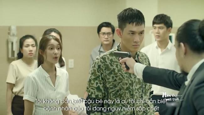 Một trong những cảnh phim gây tranh cãi trong bộ phim "Hậu duệ mặt trời" phiên bản Việt.