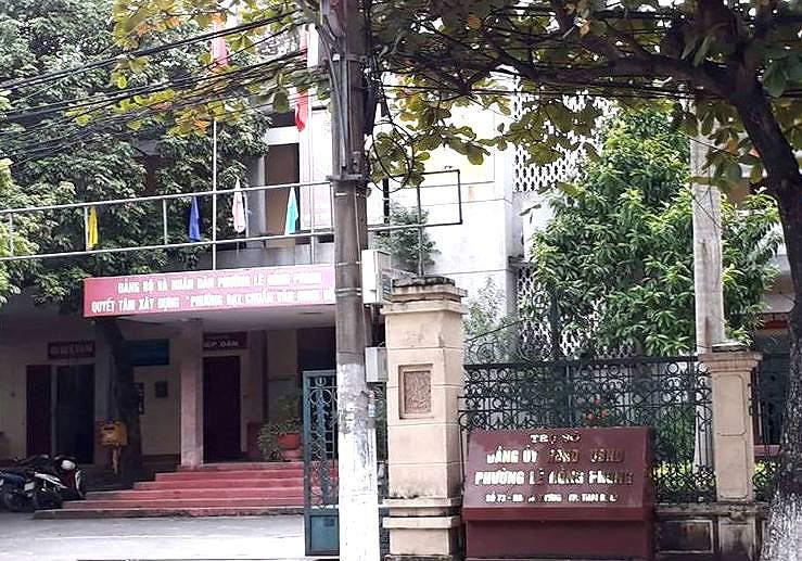 Trụ sở UBND phường Lê Hồng Phong, nơi Chủ tịch ký xác nhận cho nhiều cán bộ vay vốn sử dụng sai mục đích. Ảnh: TH