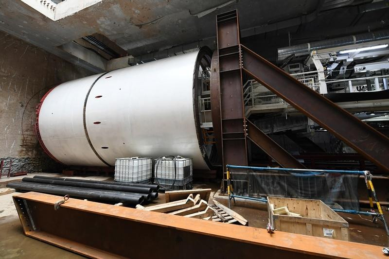 Cận cảnh rô-bốt đào hầm metro vận hành trong lòng đất 