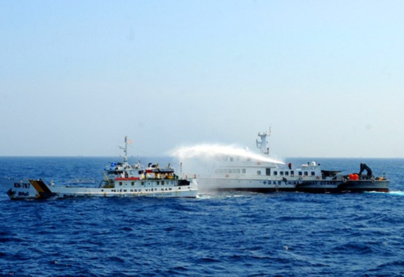 Bản tin 20H: Tàu Trung Quốc hung hãn đâm húc tàu kiểm ngư Việt Nam