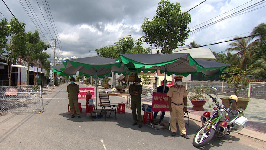 Hàng loạt cán bộ ở Trà Vinh bị đình chỉ công tác vì lơ là chống dịch