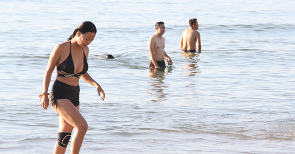 Mở biển được 4 ngày, Đà Nẵng lại cấm tắm vì dịch căng thẳng