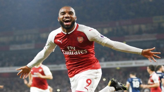 Alexandre Lacazette mừng cú đúp đầu tiên tại bóng đá Anh. Ảnh: Getty Images.