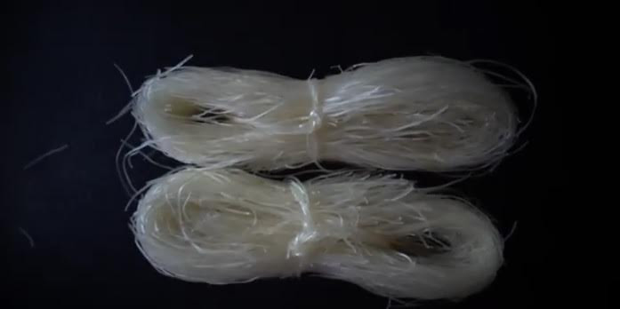 Rùng mình miến bẩn nhuộm phẩm màu không rõ nguồn gốc