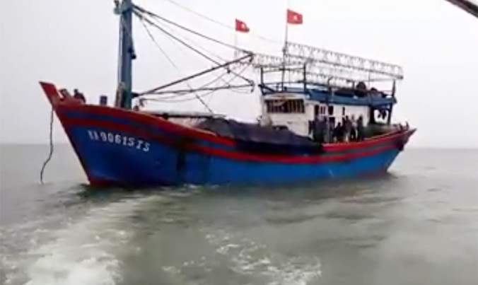 Tàu cá có thuyền viên bị nạn.