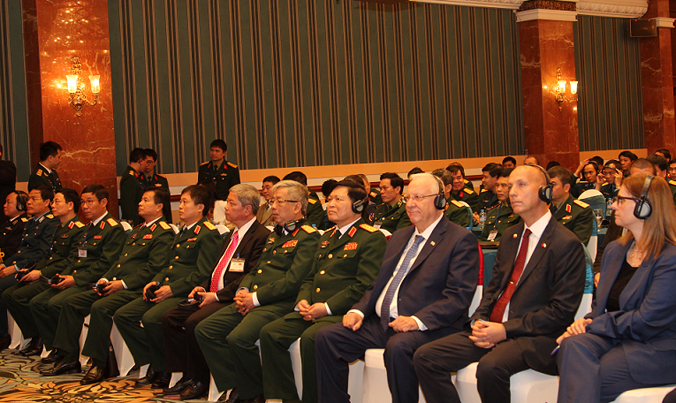 Các đại biểu tham dự diễn đàn.